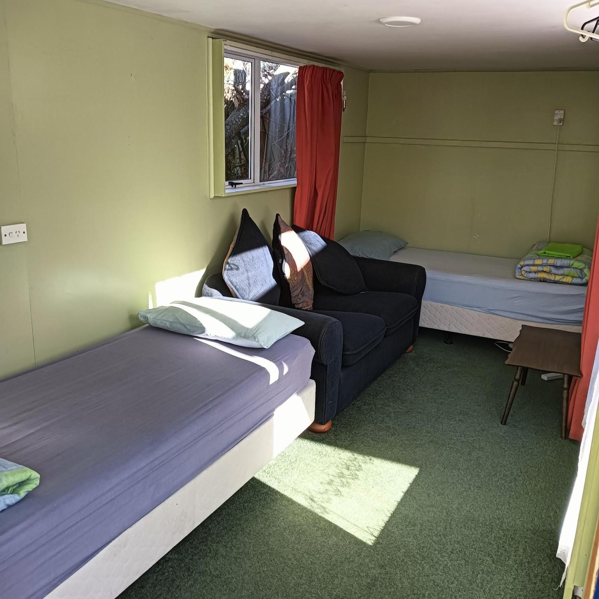 Annies Nirvana Lodge Backpackers 타카카 외부 사진