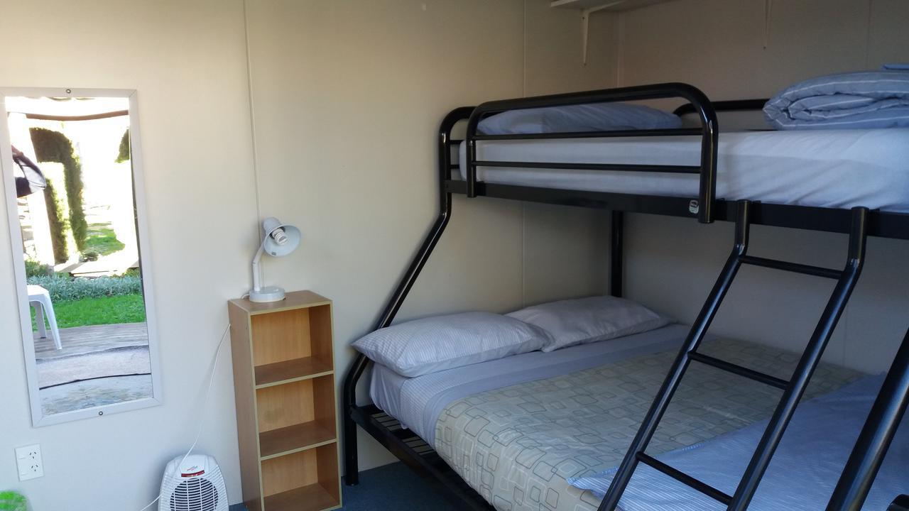 Annies Nirvana Lodge Backpackers 타카카 외부 사진