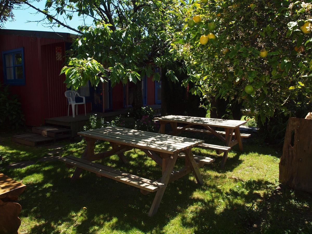 Annies Nirvana Lodge Backpackers 타카카 외부 사진