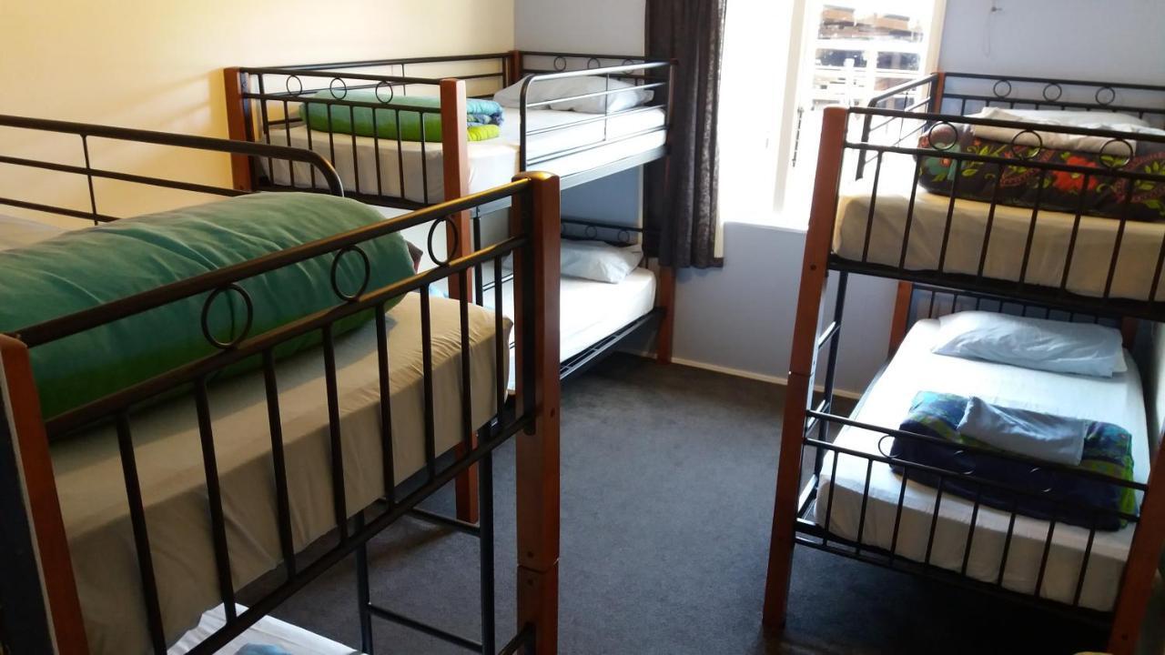 Annies Nirvana Lodge Backpackers 타카카 외부 사진